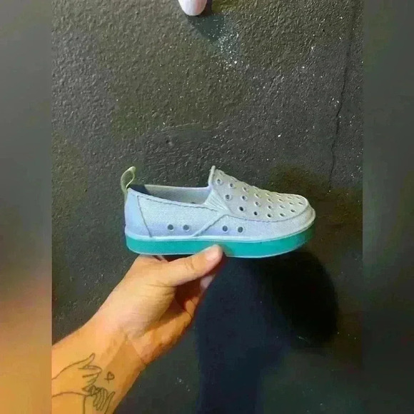 Kids Sanuk Slip On Shoes Waterproof Light Blue Size 10 - Picture 2 of 8